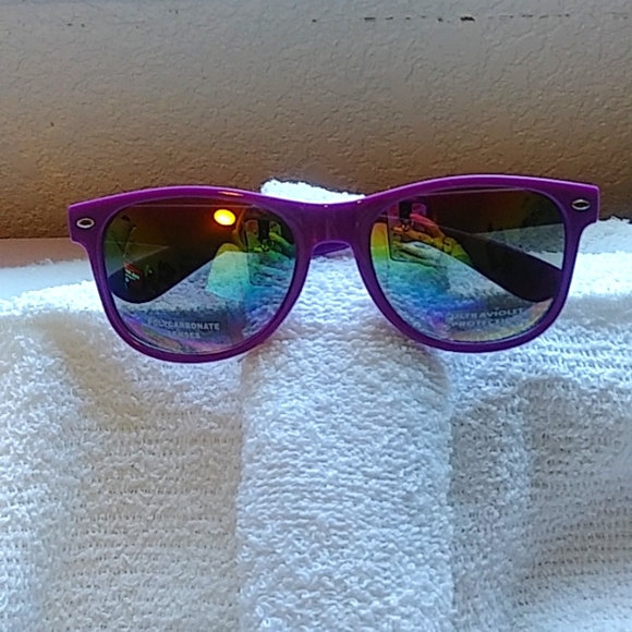 Purple w/case-Paris & key fob, Sunglasses - Picture 4 of 8